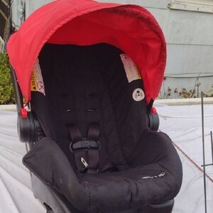 Graco Red and Black Infant Car Seat